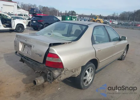 1995 Honda Accord Ex z USA, uszkodzony, nr VIN 1HGCD5663SA130556